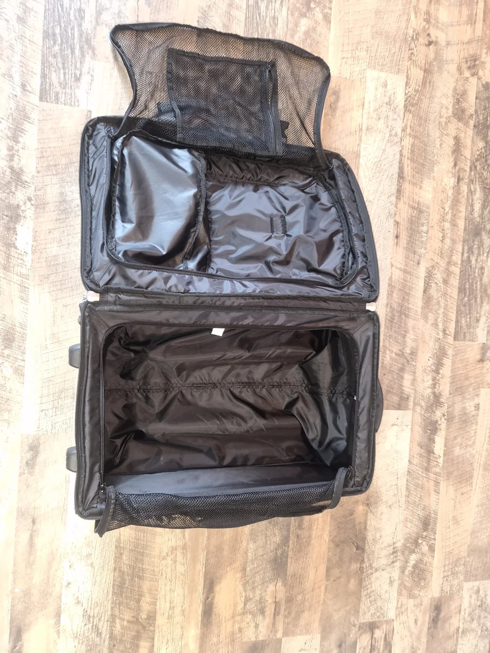 Oakley Roller Luggage 14×21×7 inches